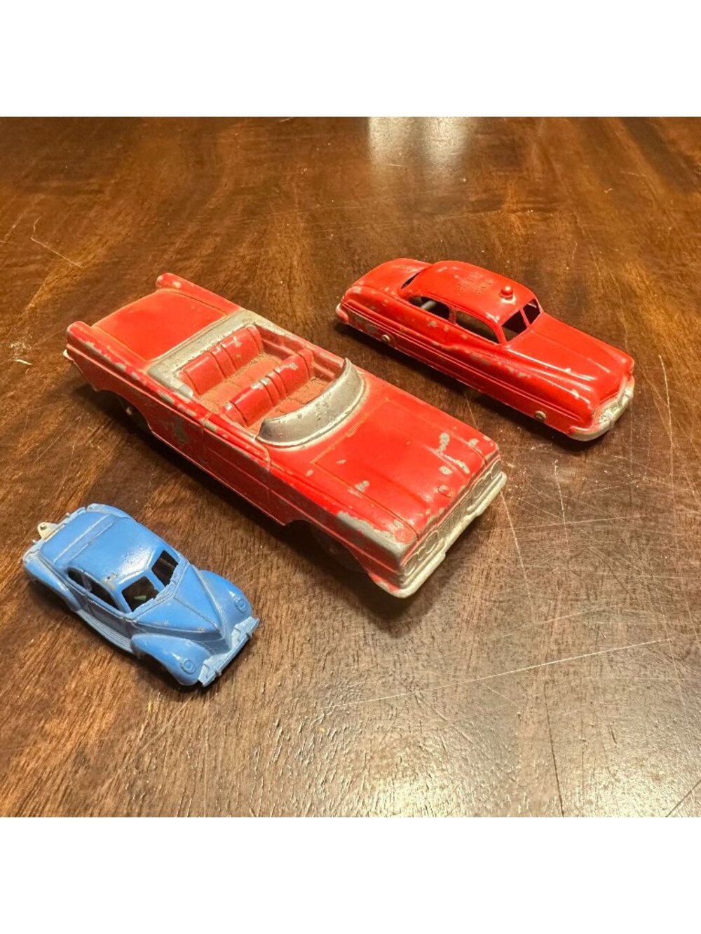 Vintage Tootsietoy Metal Die Cast Toy Cars Lot Oldsmobile & Fire Chief